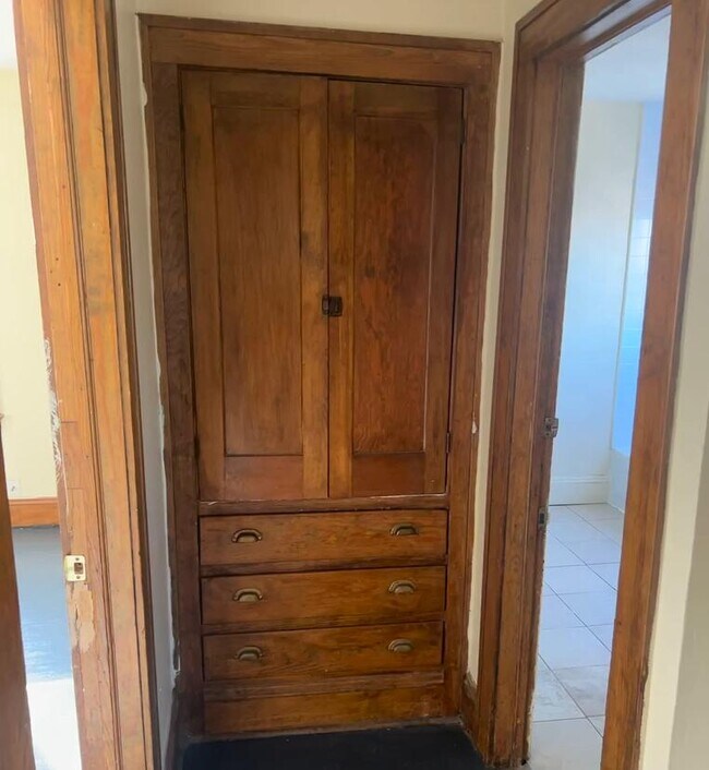 Building Photo - 13604 Maplerow Ave