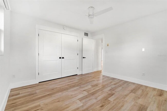 Building Photo - 7160 Shore Dr S