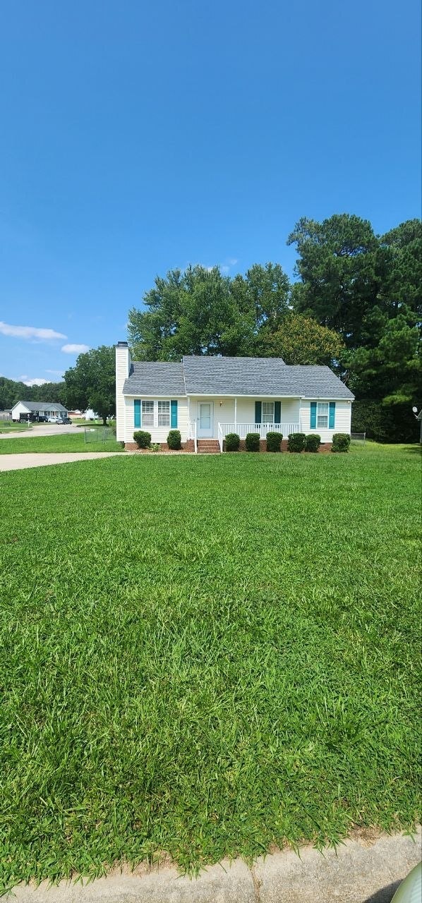 Building Photo - 1009 Spruce Dr