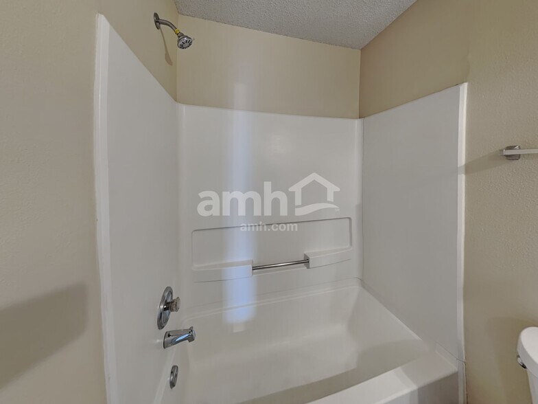 Building Photo - 8845 Limberlost Ct