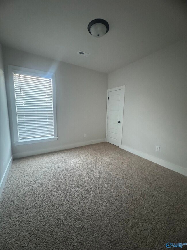 Building Photo - 117 Innocent Trl