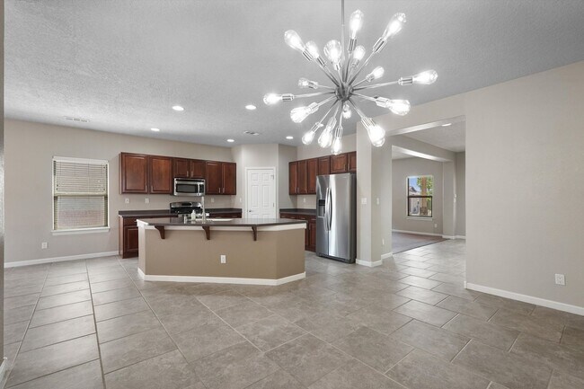 Building Photo - 224 Valle Alto Dr NE