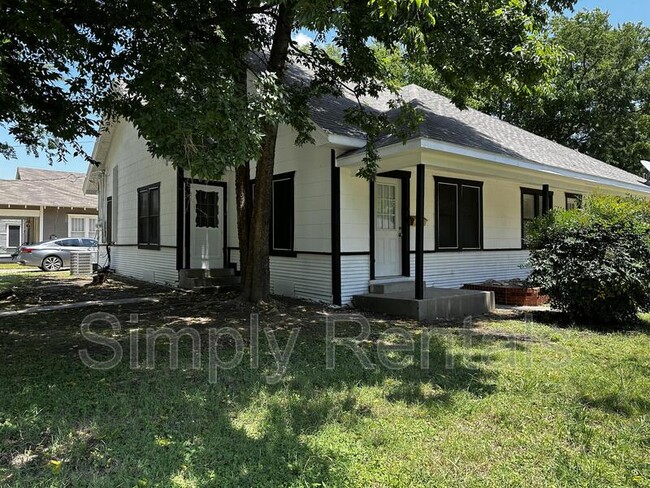 Building Photo - 1410 Sycamore St