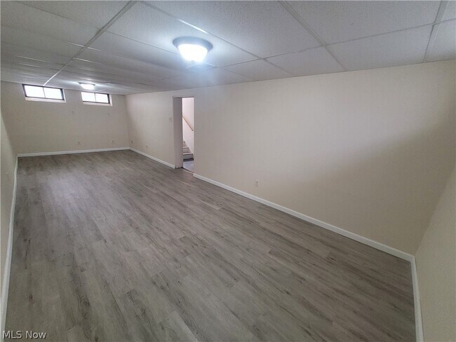 Building Photo - 6987 Greenleaf Ave