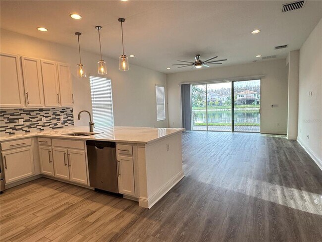 Building Photo - 31045 Lindentree Dr