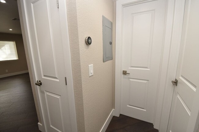 Building Photo - Stunning 2-Bedroom, 2-Bathroom Condo Located at The Lakes!