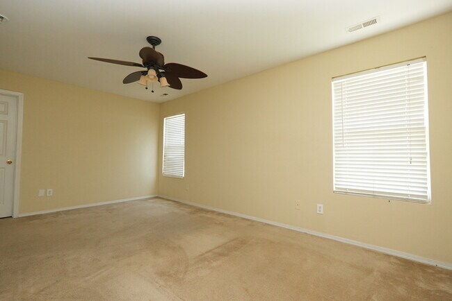 Building Photo - Lovely home situated on a cul-de-sac