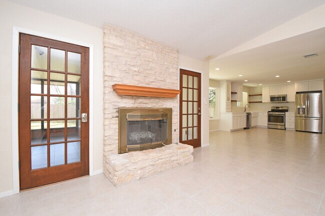 Building Photo - 4/3 w/ Fenced yard & enclosed patio!