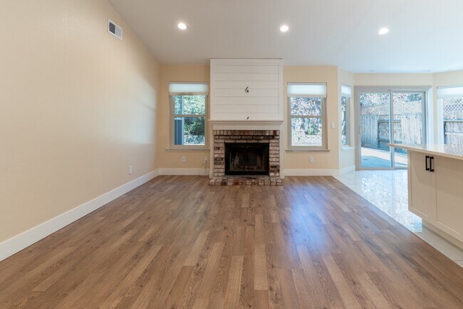 Building Photo - 1228 Demeo St