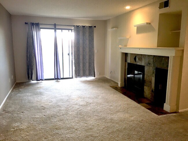 Building Photo - 13950 E Oxford Plz