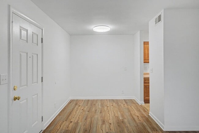 Building Photo - 420 Walton Ln