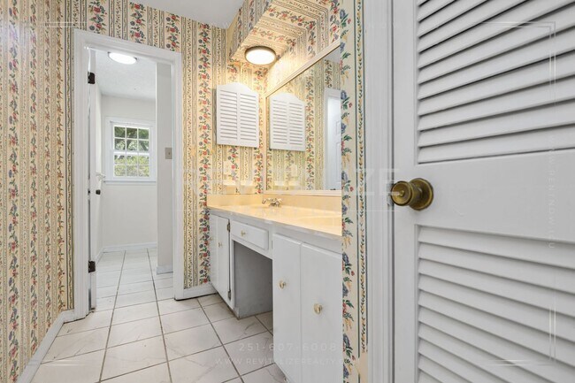 Building Photo - Spacious 4BR/2.5BA West Mobile Home – Room to Grow in a Convenient Location!
