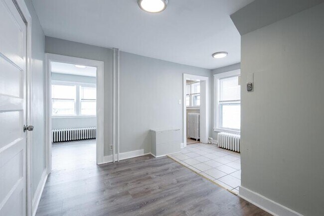 Building Photo - 1327 1st St