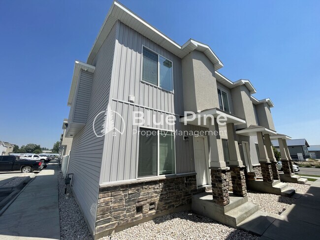 Building Photo - 710 S Saturn Ave