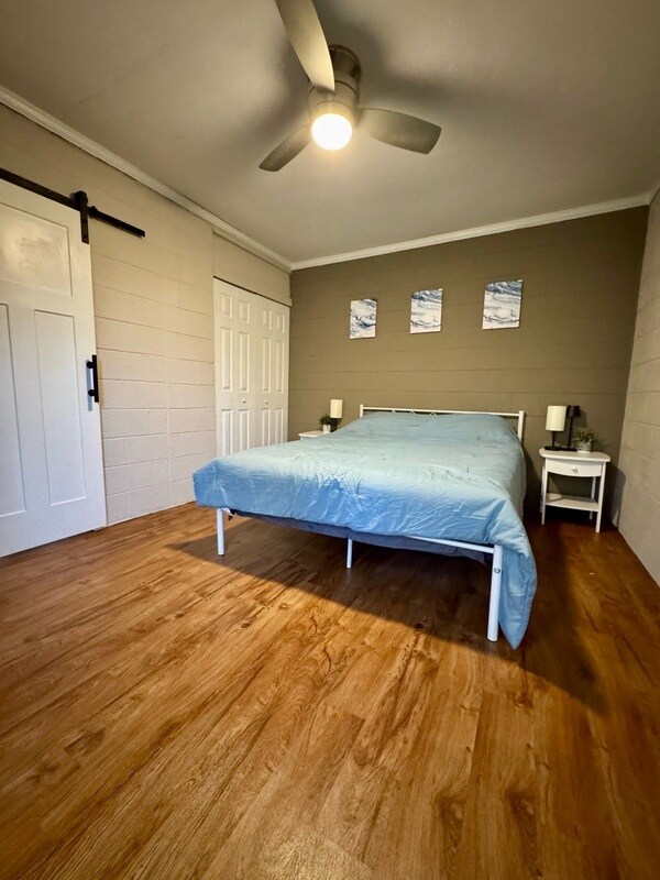 Building Photo - 402 S Holly St