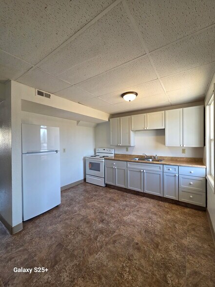 Building Photo - 1413 NW Despain Ave