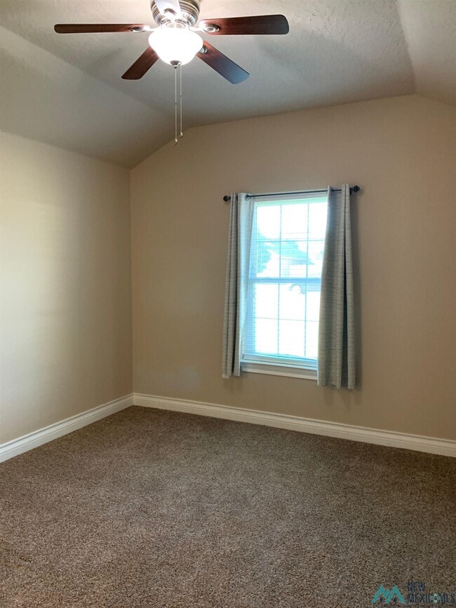 Building Photo - 116 Mariposa Dr