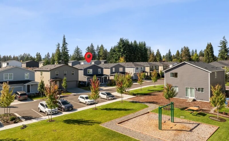 Building Photo - 4258 SE Woodford Ct