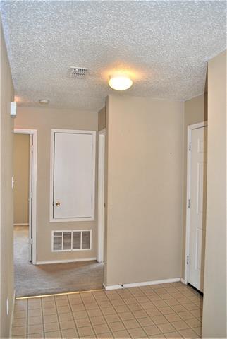 Building Photo - 2200 Lookout Ln