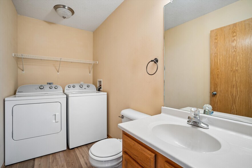 Building Photo - 505 SE Crabapple Dr