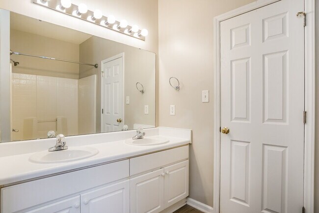 Building Photo - 108 Acropolis Pl