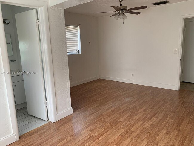 Building Photo - 4501 SW 25th St