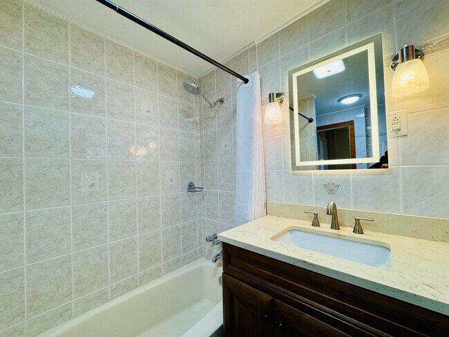 Building Photo - 16 W 51st St