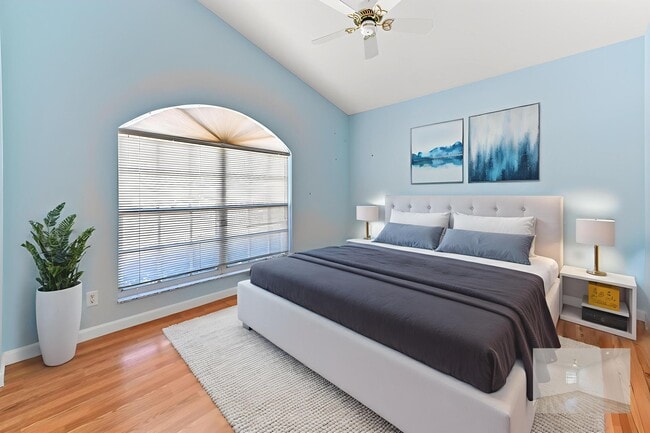 Building Photo - 14066 Glenlyon Ct