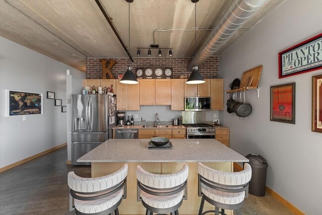 Building Photo - 710 N 4th St