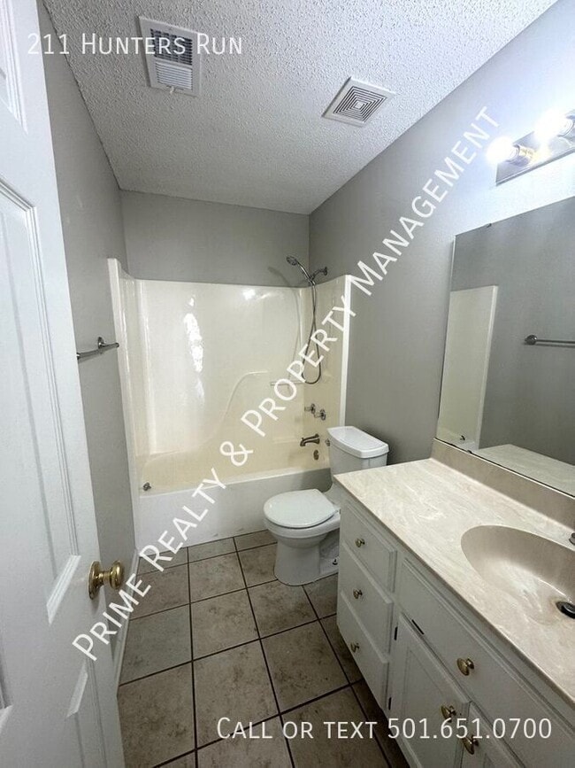 Building Photo - 211 Hunters Run