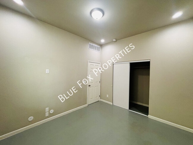 Building Photo - 149 E Stone Ct