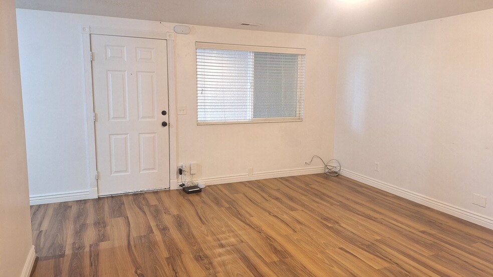 Building Photo - 935 E 600 S