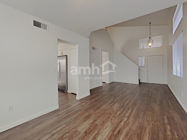 Building Photo - 7519 E Naranja Ave