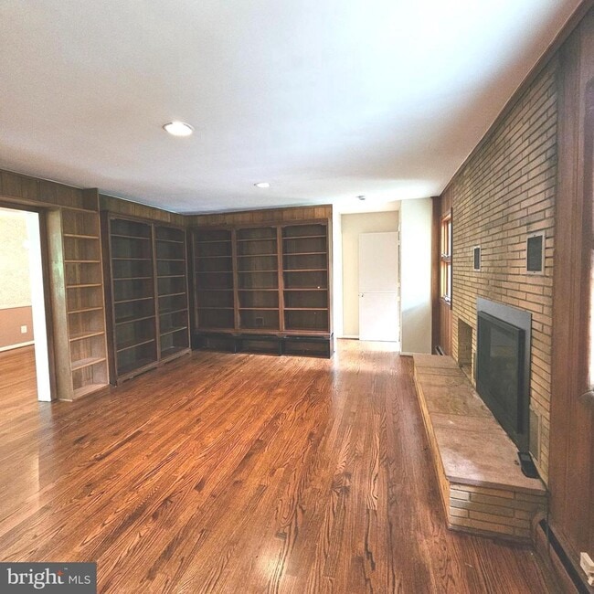 Building Photo - 6431 Overhill Rd