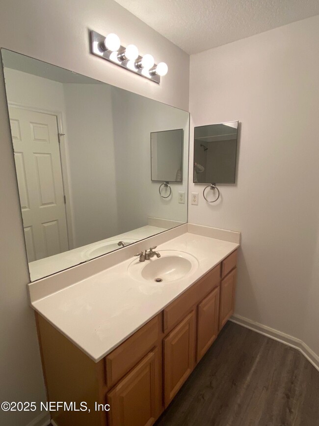 Building Photo - 1524 Fieldview Dr