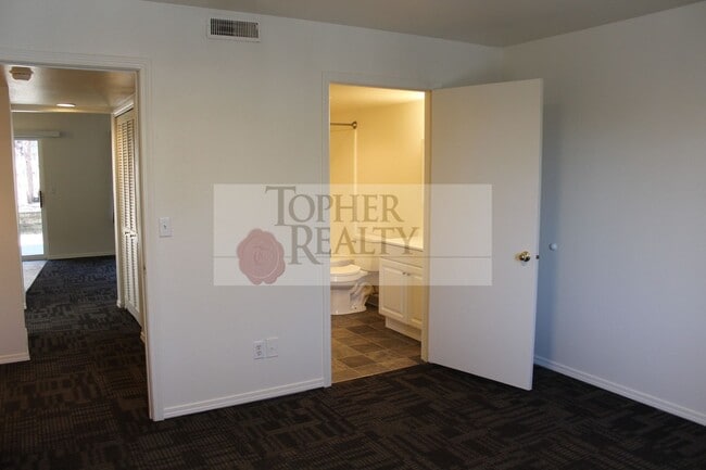 Building Photo - 2529 Ferndale Ln