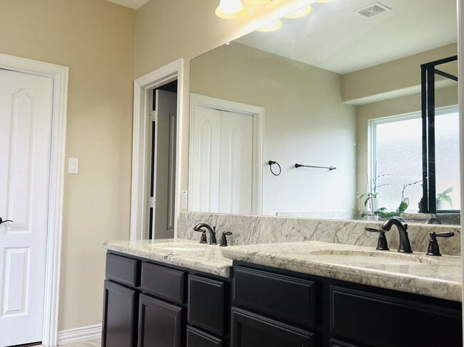 Building Photo - 14303 Tasmania Ct