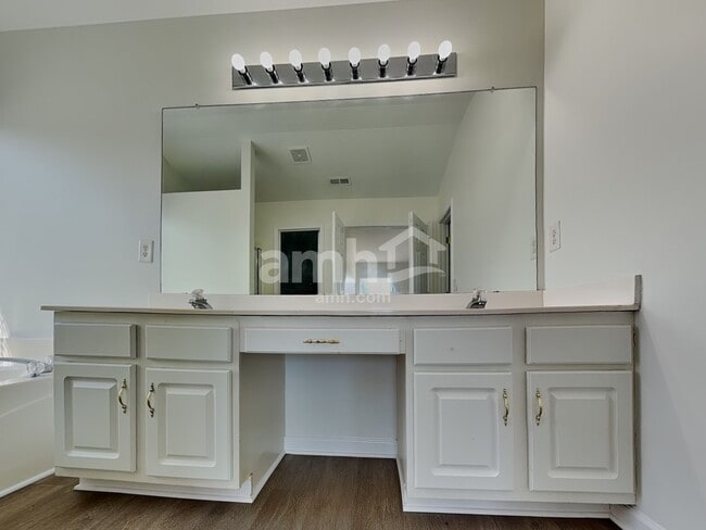 Building Photo - 4513 Sedgewood Ln