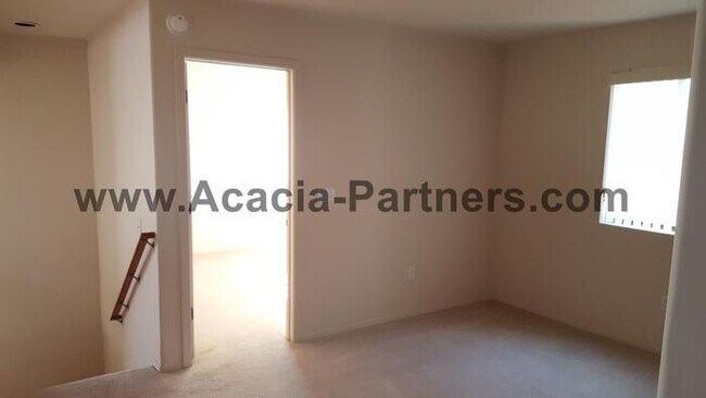 Building Photo - Large home in Red Adobe Pass