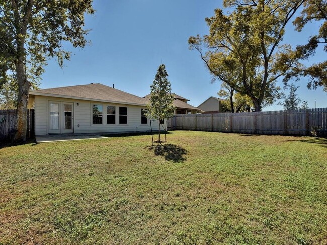 Building Photo - 1096 Twin Estates Dr