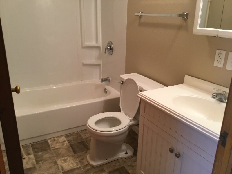 Building Photo - 458 3rd St NE