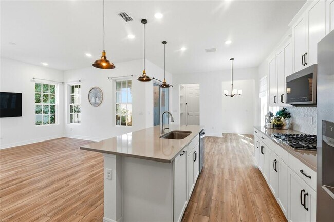 Building Photo - 1859 Treasure Cv