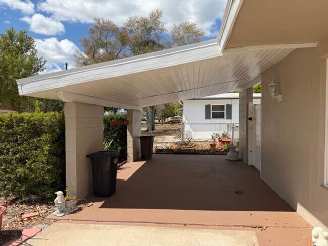 Building Photo - Easy Living with this 3 Bedroom Home on oversized fenced lot.