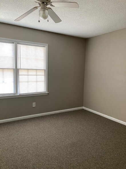 Building Photo - 2030 Kings Gate Cir