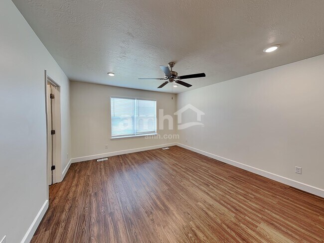 Building Photo - 344 North St