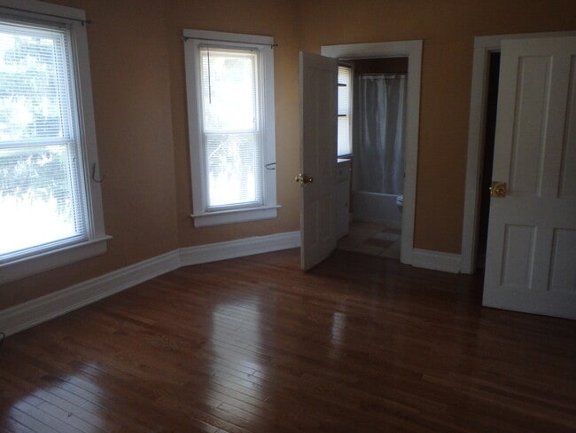 Building Photo - 1204 S Cedar Ave