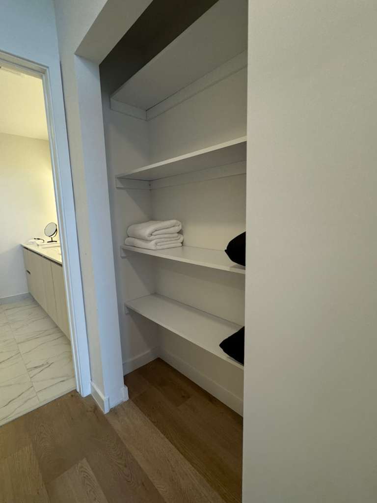 Building Photo - 112 SE 2nd Ave