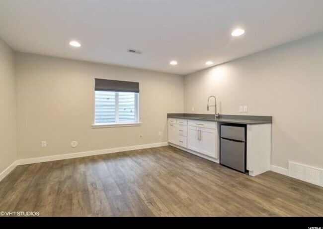 Building Photo - Amazing Five Bedroom Home, Bluffdale, 3300...