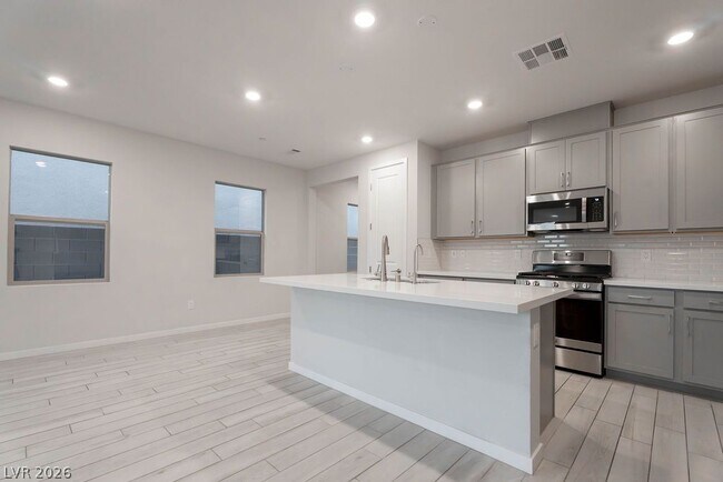 Building Photo - 11620 Desert Hollow Avenue