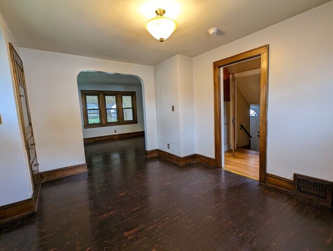 Building Photo - Large, spacious home for rent!